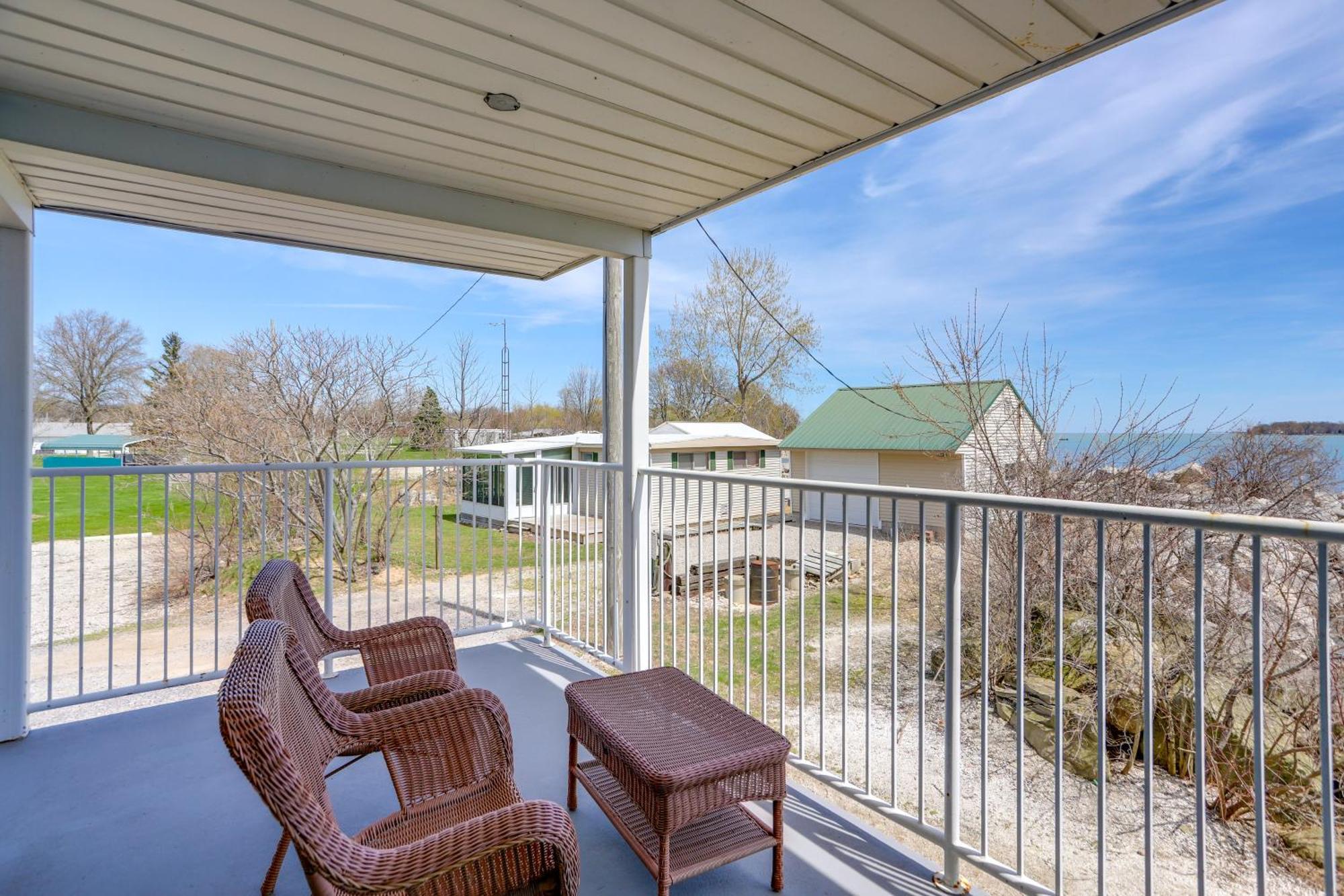 Waterfront Bass Island Retreat With Balcony And Tv Apartment Put-in-Bay Exterior foto